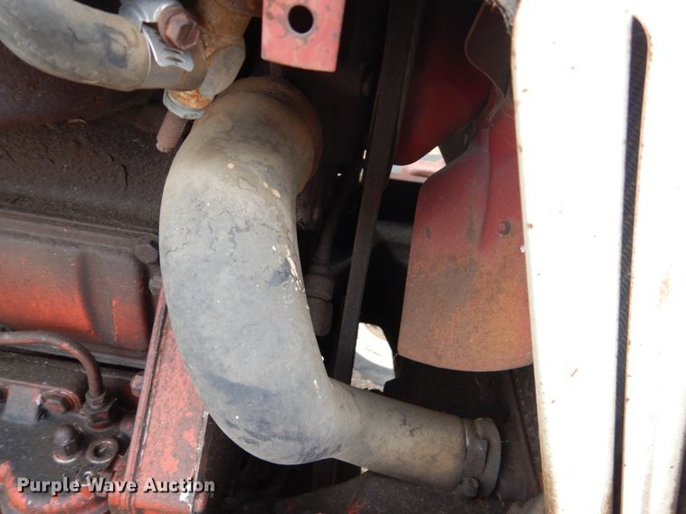 image for item HS9375 1977 International 674  tractor