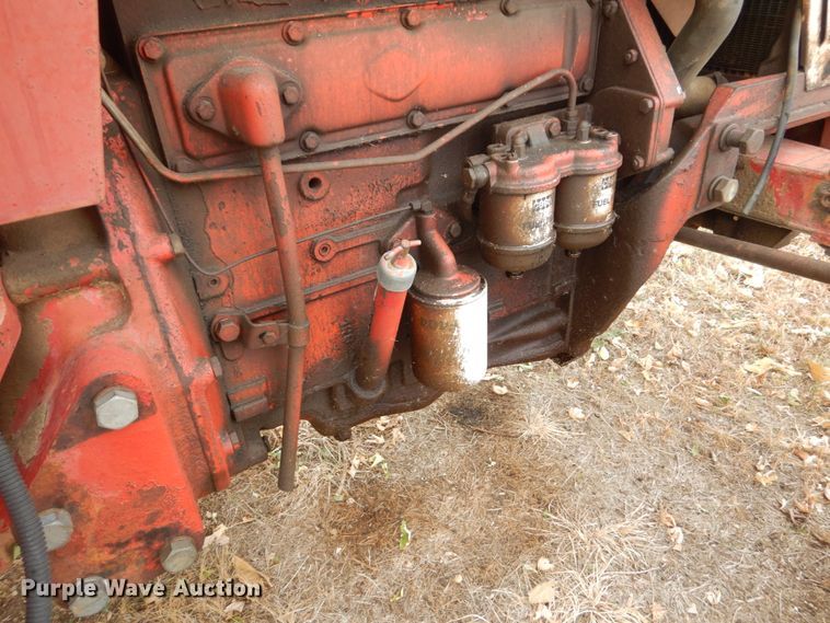 image for item HS9375 1977 International 674  tractor