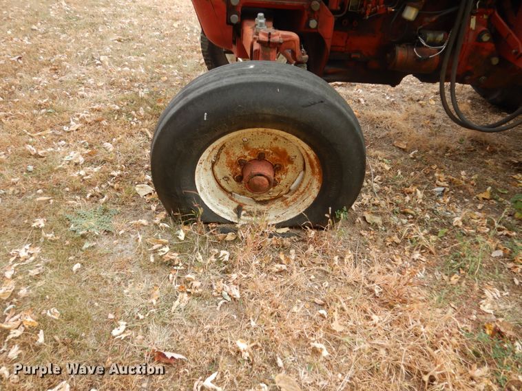 image for item HS9375 1977 International 674  tractor