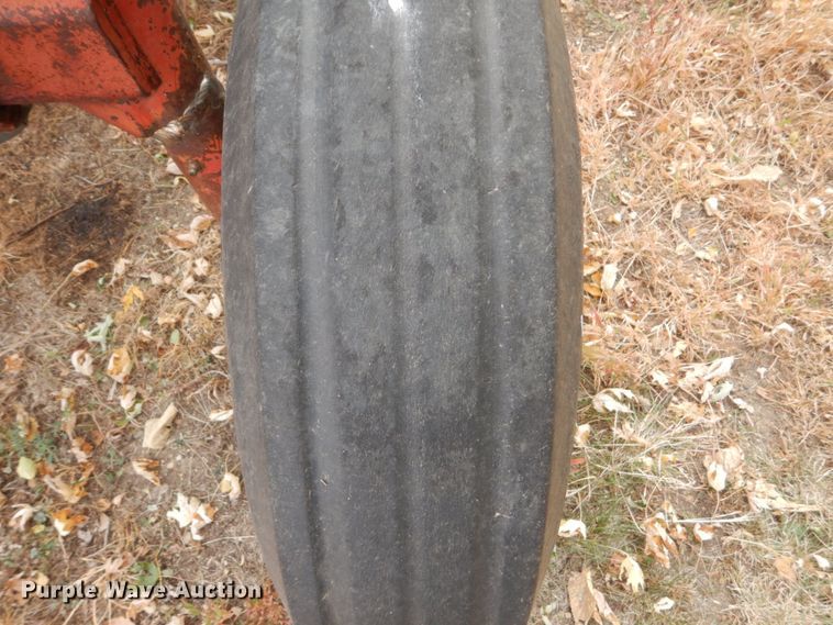 image for item HS9375 1977 International 674  tractor