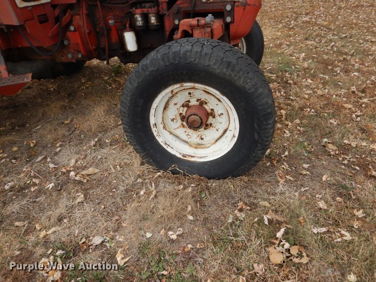 image for item HS9375 1977 International 674  tractor