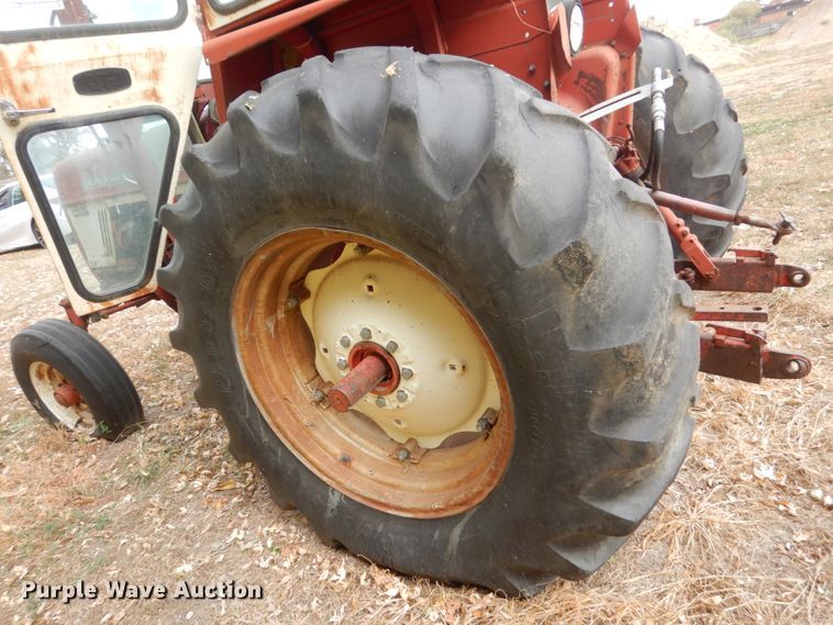 image for item HS9375 1977 International 674  tractor
