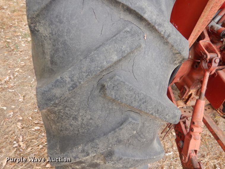 image for item HS9375 1977 International 674  tractor