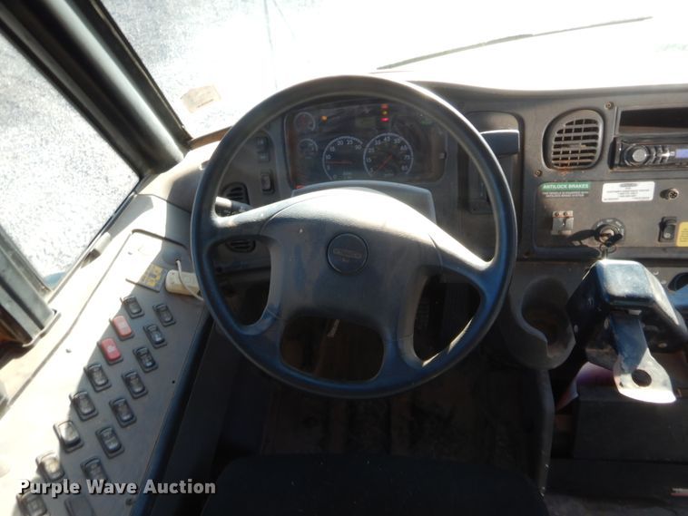 image for item HW9029 2011 Freightliner Thomas Built 221T  school bus