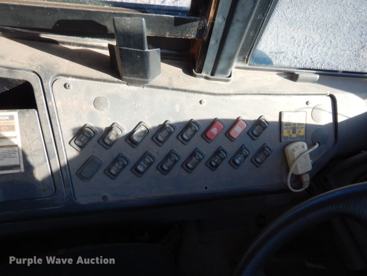 image for item HW9029 2011 Freightliner Thomas Built 221T  school bus