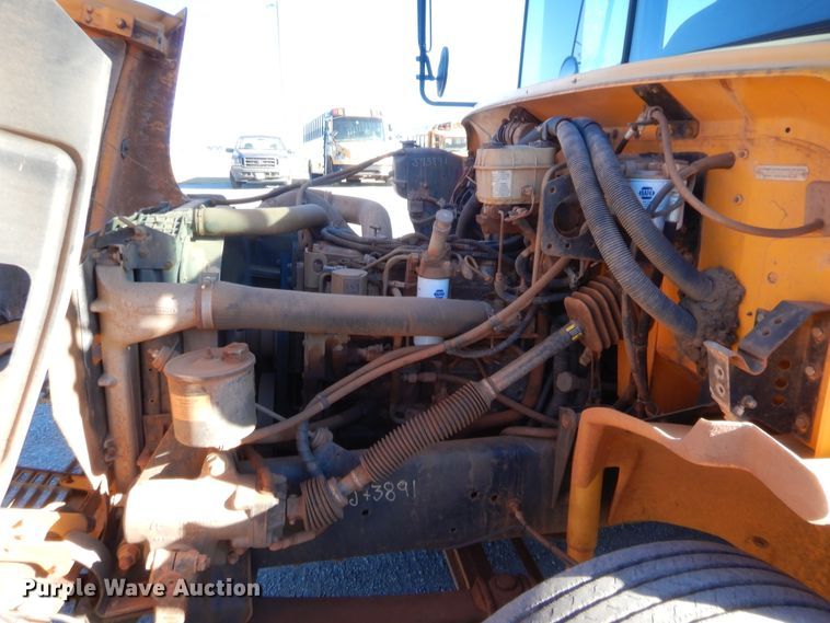 image for item HW9031 2002 Freightliner FS65 Thomas Built  school bus