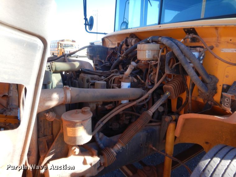 image for item HW9031 2002 Freightliner FS65 Thomas Built  school bus