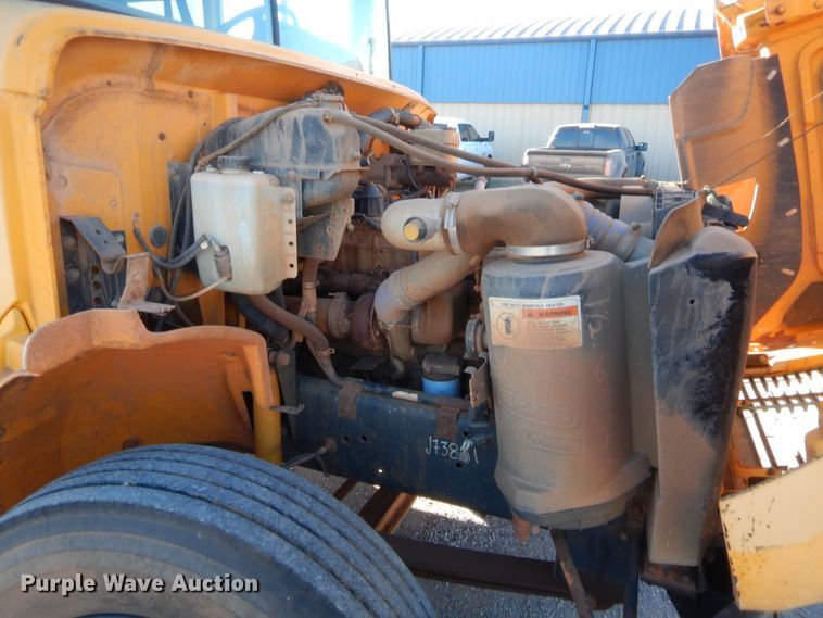 image for item HW9031 2002 Freightliner FS65 Thomas Built  school bus