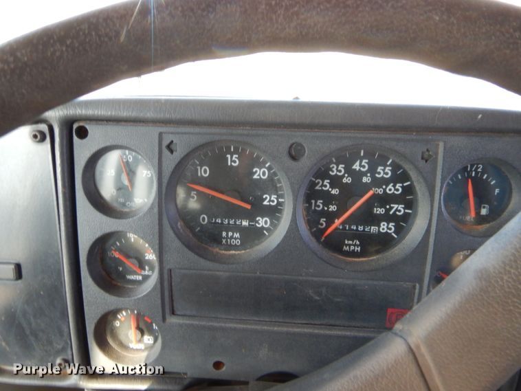 image for item HW9031 2002 Freightliner FS65 Thomas Built  school bus