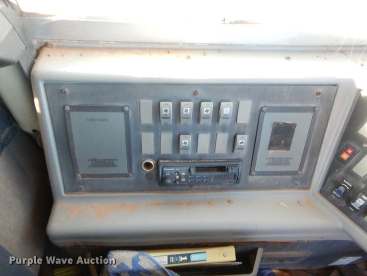 image for item HW9031 2002 Freightliner FS65 Thomas Built  school bus