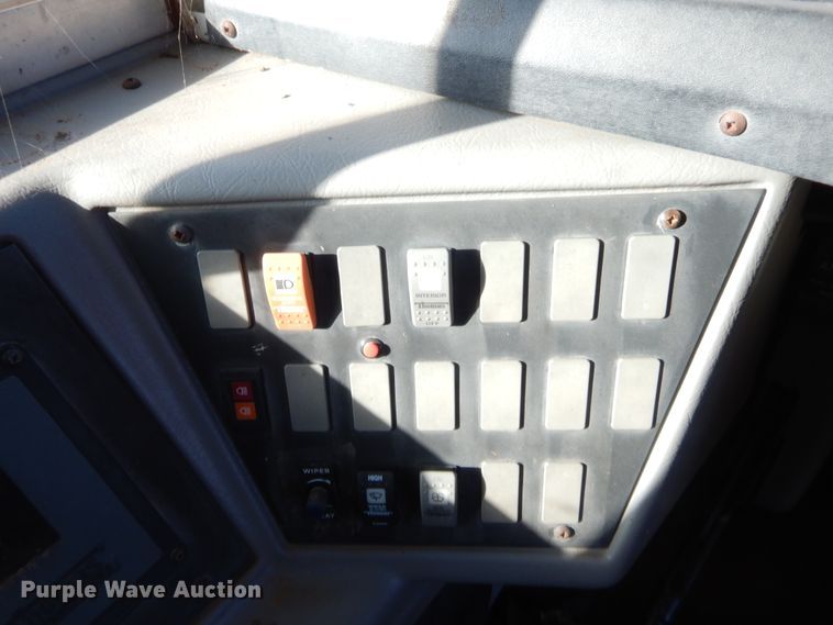 image for item HW9031 2002 Freightliner FS65 Thomas Built  school bus