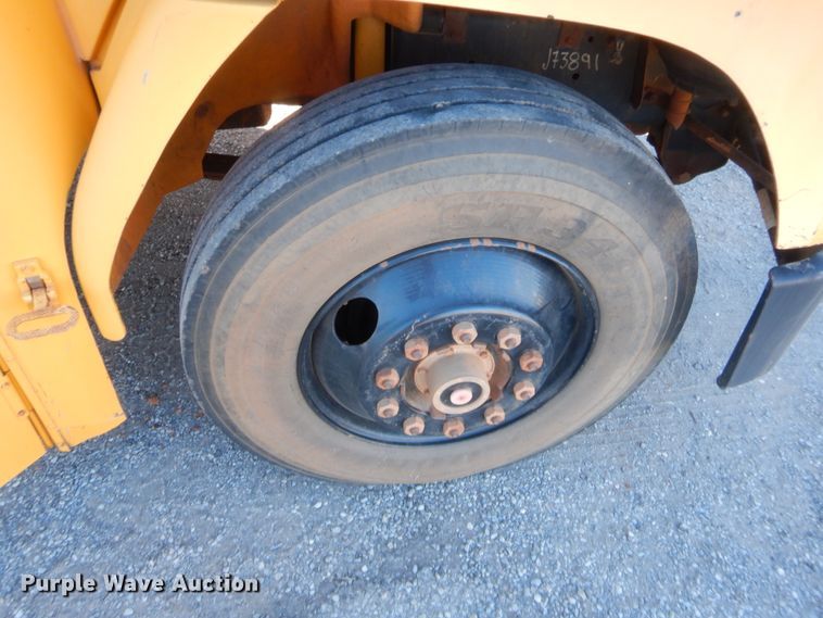 image for item HW9031 2002 Freightliner FS65 Thomas Built  school bus