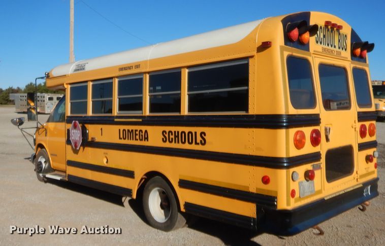 image for item HW9032 2005 GMC Savana G3500  school bus