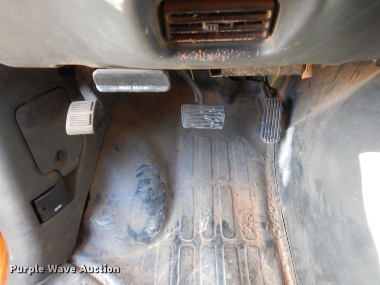 image for item HW9032 2005 GMC Savana G3500  school bus