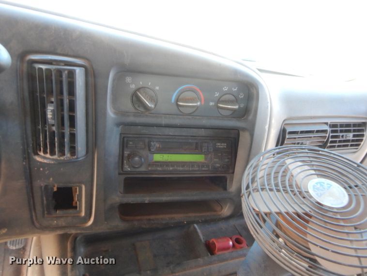 image for item HW9032 2005 GMC Savana G3500  school bus