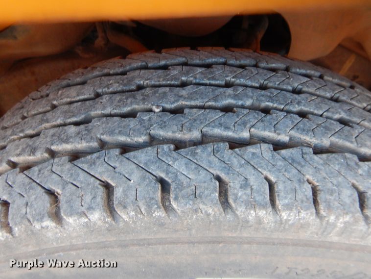 image for item HW9032 2005 GMC Savana G3500  school bus