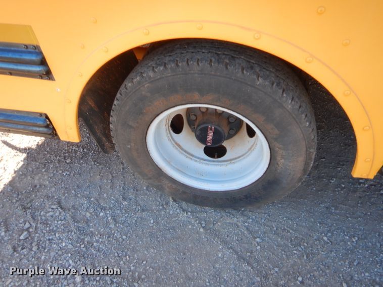 image for item HW9032 2005 GMC Savana G3500  school bus