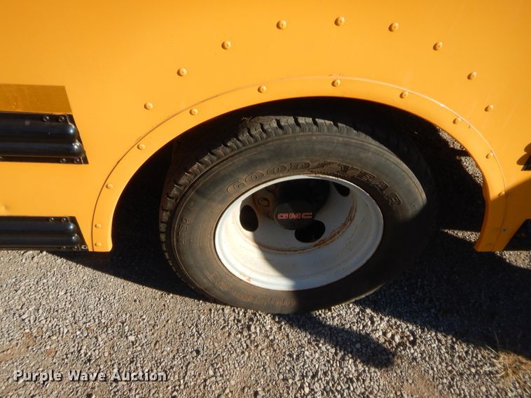 image for item HW9032 2005 GMC Savana G3500  school bus