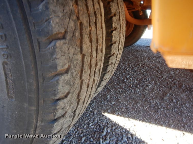 image for item HW9032 2005 GMC Savana G3500  school bus