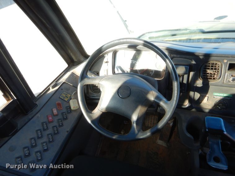 image for item HW9033 2011 Freightliner Thomas Built  school bus