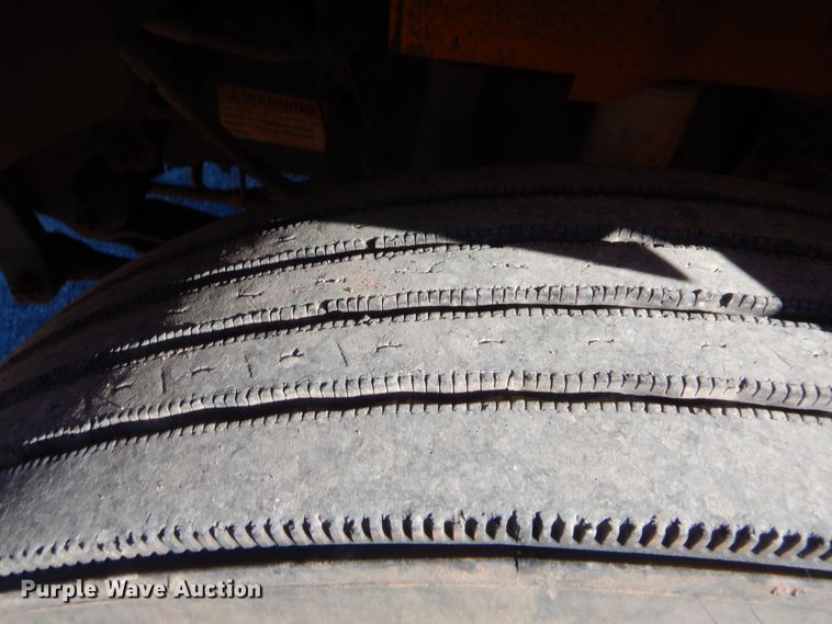 image for item HW9033 2011 Freightliner Thomas Built  school bus