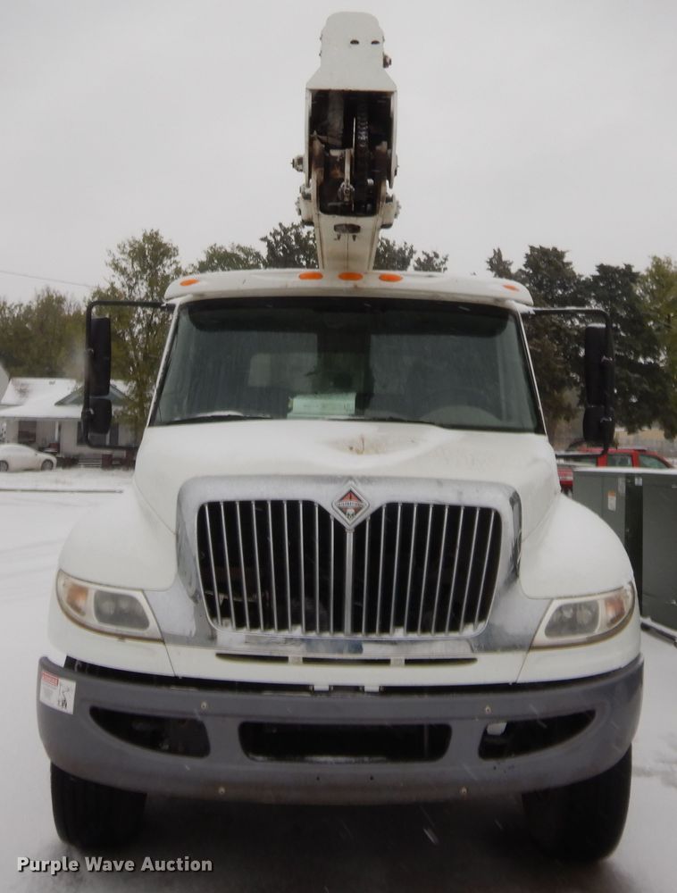 image for item HW9096 2009 International DuraStar 4300  bucket truck