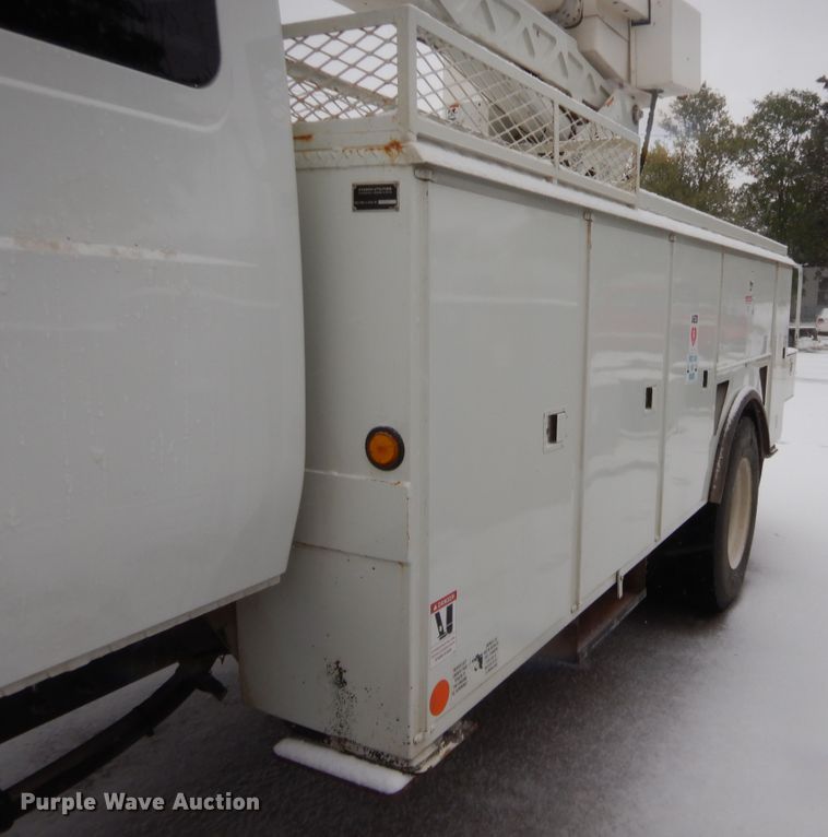 image for item HW9096 2009 International DuraStar 4300  bucket truck