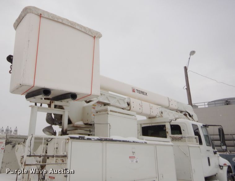 image for item HW9096 2009 International DuraStar 4300  bucket truck