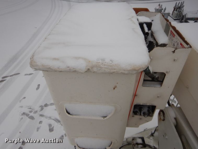 image for item HW9096 2009 International DuraStar 4300  bucket truck