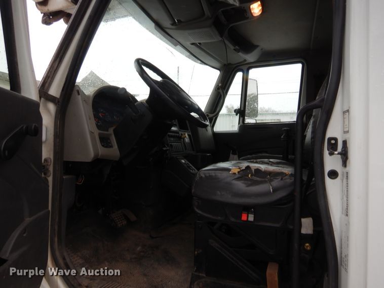 image for item HW9096 2009 International DuraStar 4300  bucket truck