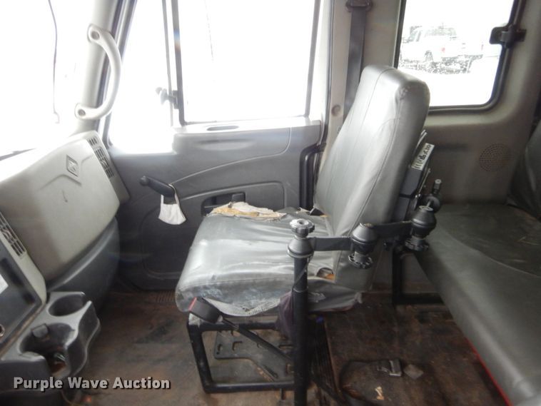 image for item HW9096 2009 International DuraStar 4300  bucket truck