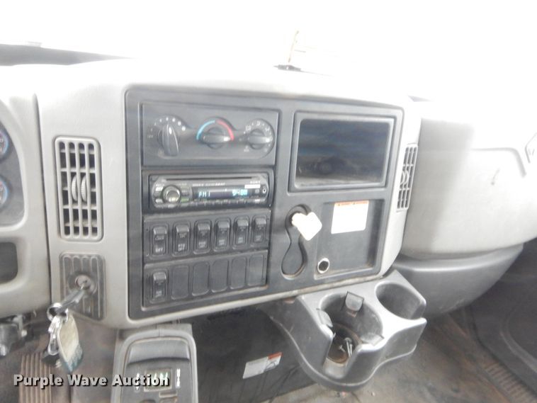 image for item HW9096 2009 International DuraStar 4300  bucket truck