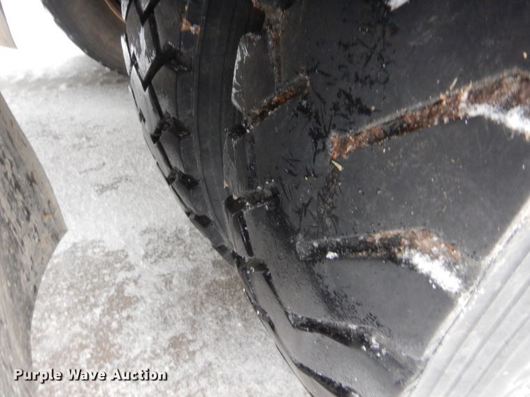 image for item HW9096 2009 International DuraStar 4300  bucket truck