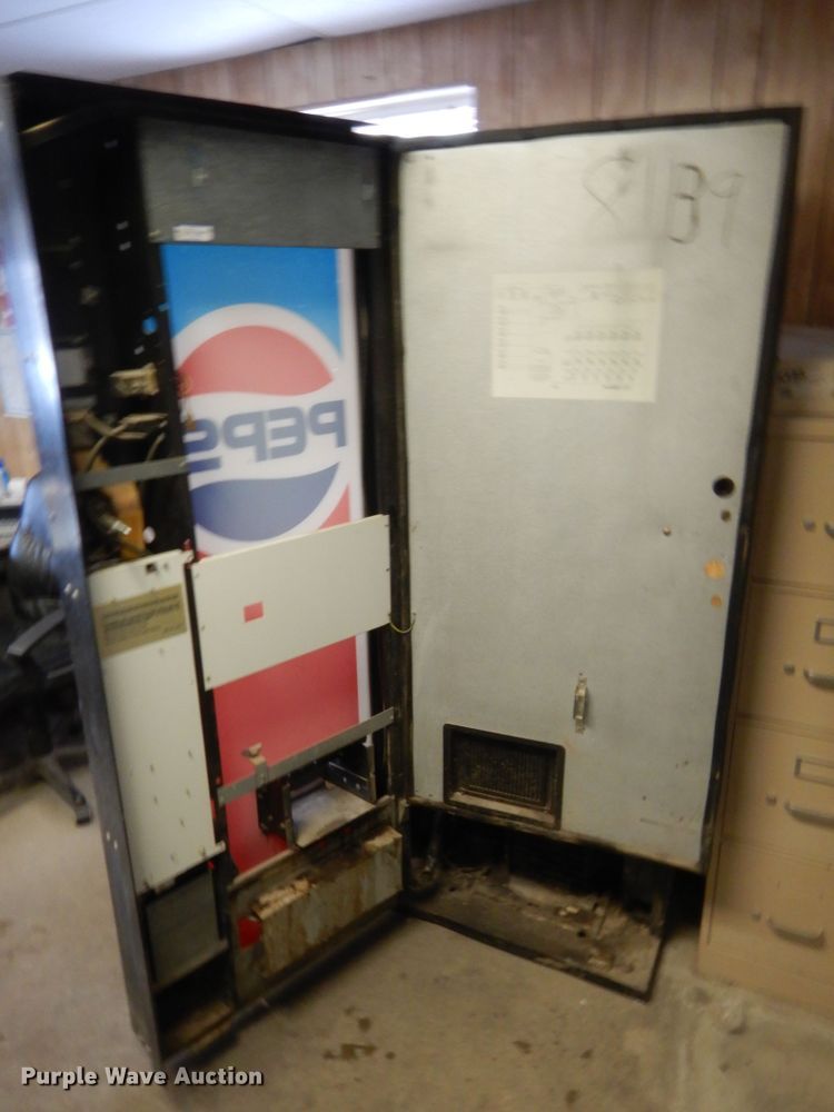 image for item HW9099 Vending machine