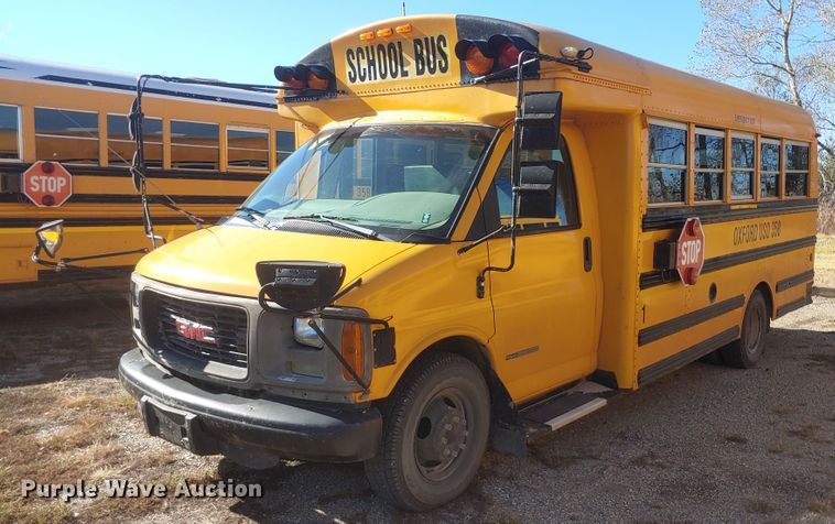 image for item HW9117 2001 GMC Savana G3500  school bus