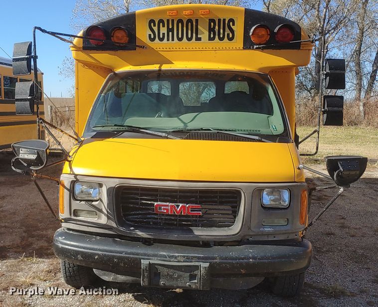 image for item HW9117 2001 GMC Savana G3500  school bus