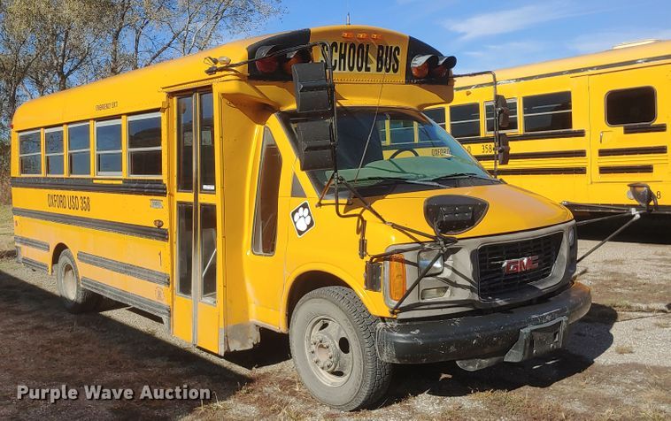 image for item HW9117 2001 GMC Savana G3500  school bus