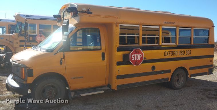 image for item HW9117 2001 GMC Savana G3500  school bus