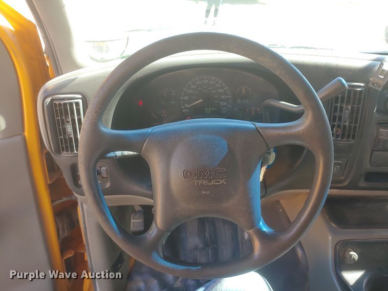image for item HW9117 2001 GMC Savana G3500  school bus