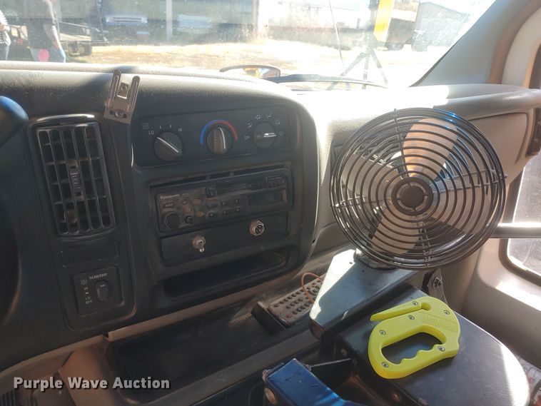 image for item HW9117 2001 GMC Savana G3500  school bus