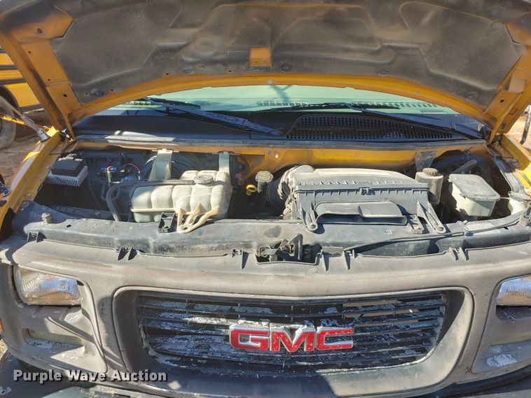image for item HW9117 2001 GMC Savana G3500  school bus
