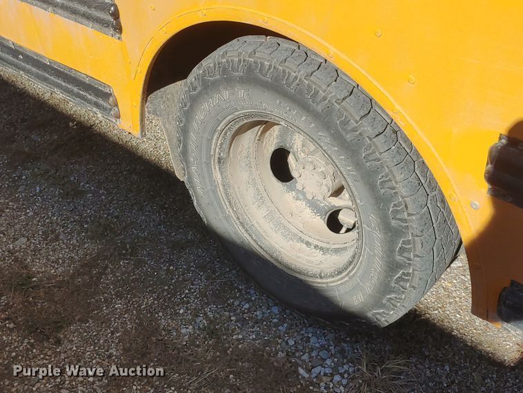 image for item HW9117 2001 GMC Savana G3500  school bus