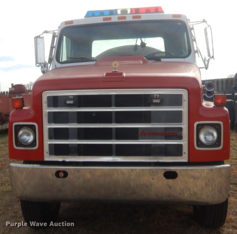 image for item HW9129 1986 International 2375  pumper fire truck