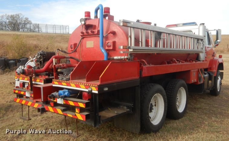 image for item HW9129 1986 International 2375  pumper fire truck