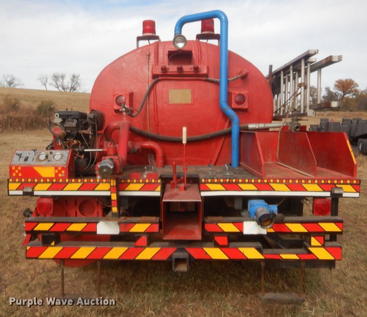 image for item HW9129 1986 International 2375  pumper fire truck