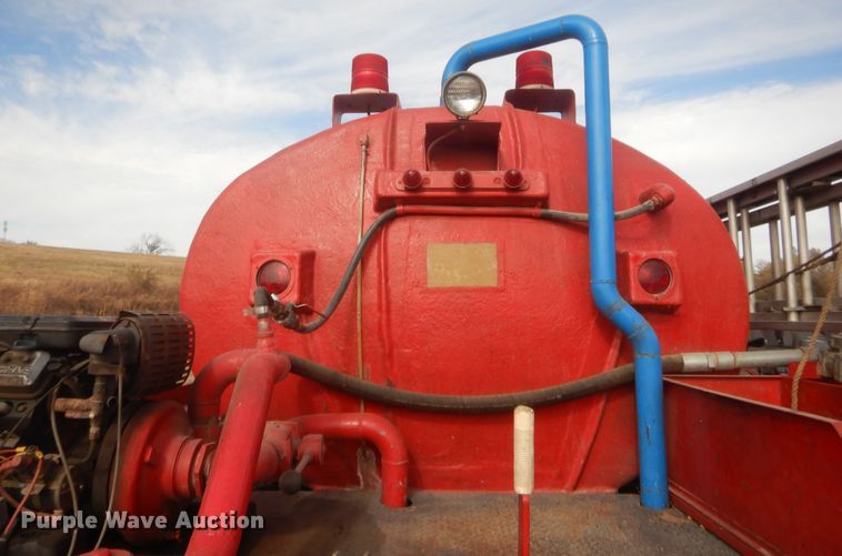 image for item HW9129 1986 International 2375  pumper fire truck