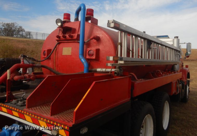 image for item HW9129 1986 International 2375  pumper fire truck