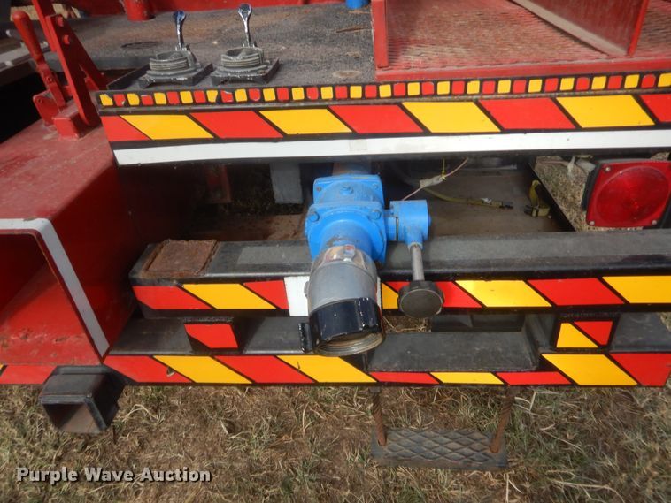 image for item HW9129 1986 International 2375  pumper fire truck