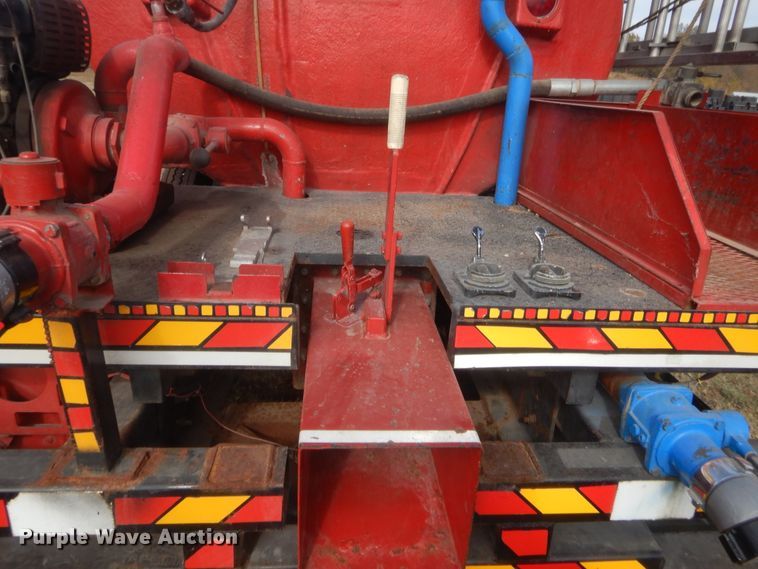 image for item HW9129 1986 International 2375  pumper fire truck