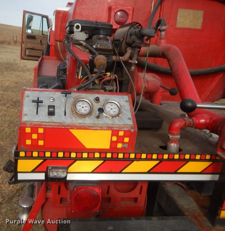 image for item HW9129 1986 International 2375  pumper fire truck